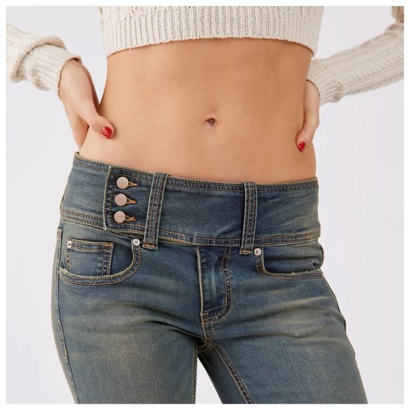 BDG Y2K Belted Flared Denim Jeans - Picture 2 of 6